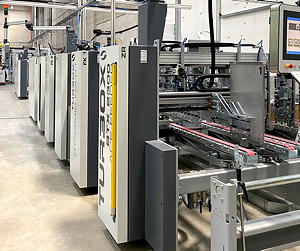 Die Faltschachtelklebemaschine (FKM) Turbox BTX 2300 inklusive dem Powerpacker-Zusatzaggregat der Firma Bahmüller im Werk Wörrstadt von Thimm soll vorrangig der Fertigung von E-Commerce-Verpackungen dienen.
