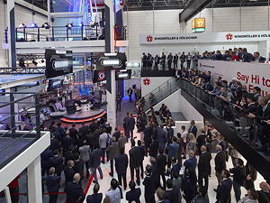 Die Maschinenbauer Windmöller & Hölscher sehen der K 2022 als Präsenzmesse zuversichtlich entgegen und hoffen erneut auf großen Publikumszuspruch.