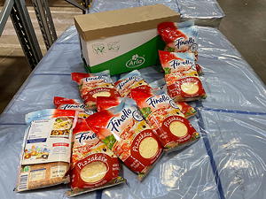 Die Käse-Reifebeutel (unter den Verkaufsverpackungen zu sehen) werden nach ihrer Nutzung direkt von der Molkerei gesammelt und dem chemischen Recycling zugeführt.