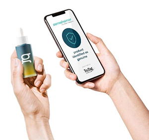 Die Gerresheimer Pilot-App scannt das geschützte Produkt und identifiziert es als "echtes" Produkt.