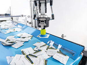 Der Griff ins Chaos per Pick-and-Place macht die sonst aufwendige Vorvereinzelung der Produkte überflüssig.